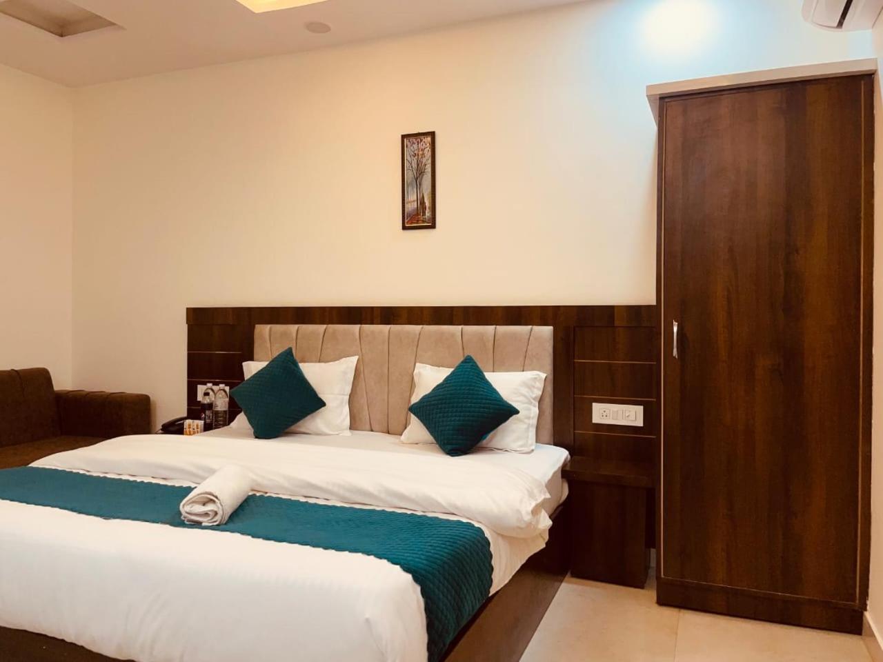 The Divine Ganga Haridwar By Wooibhotels Haridwar